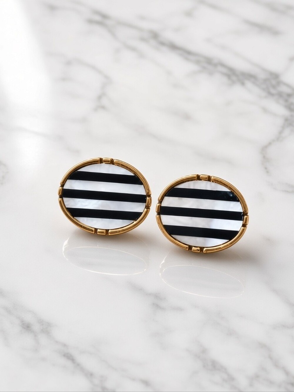 Vintage Gold Tone Oval Mother of Pearl & Black Inlay Cufflinks Art Deco Style